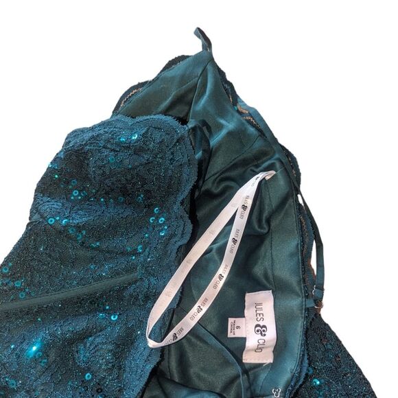 🛍️ Beautiful Emerald Green Sparkly Blingy Tank Knee Length Formal Prom Dress - Picture 4 of 5